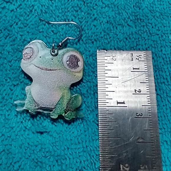 Cute frog wire dangle earrings green white black - Picture 2 of 4